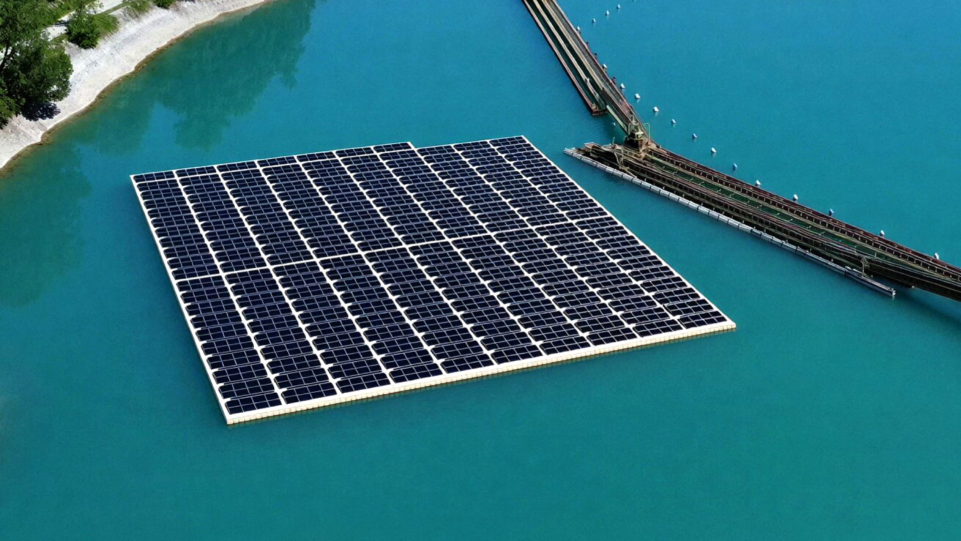 Impianto fotovoltaico galleggiante della Cava Francesca, in Lombardia